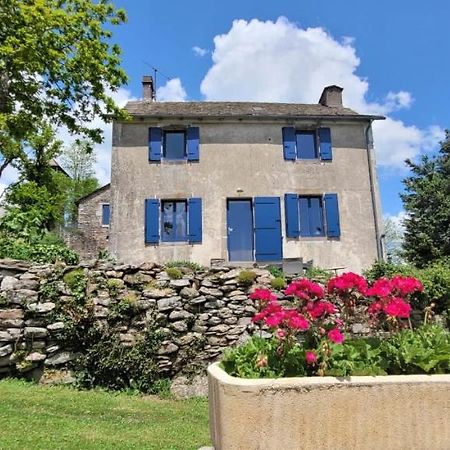 Gite A La Tour De Peyrebrune Villa Alrance Eksteriør billede