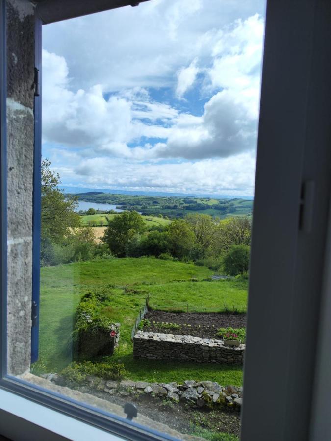 Gite A La Tour De Peyrebrune Villa Alrance Eksteriør billede