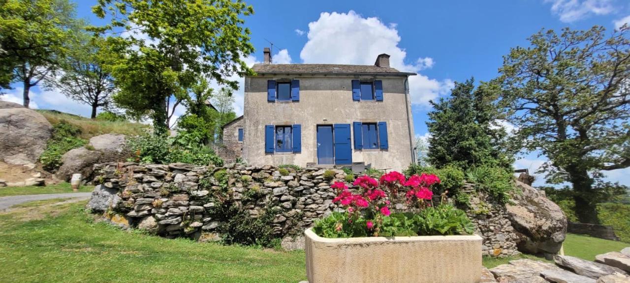 Gite A La Tour De Peyrebrune Villa Alrance Eksteriør billede